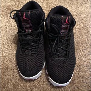 Girls Jordan’s size 4